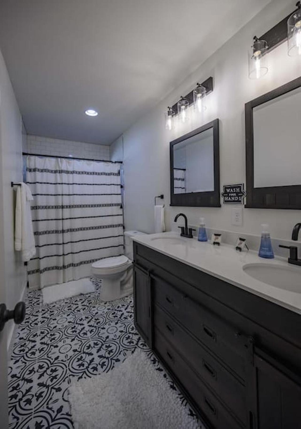 Gorgeous Renovated Home With Large & Private Lot Winchester Extérieur photo